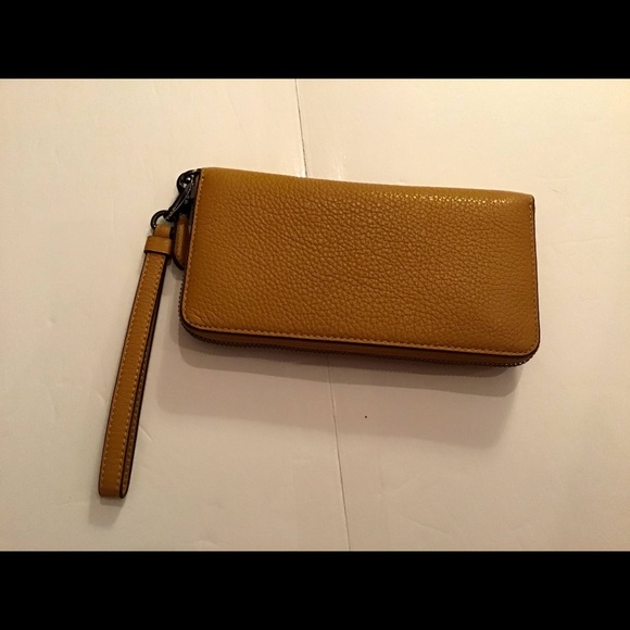 Coach Horse and Carriage wristlet wallet New - Picture 2 of 6